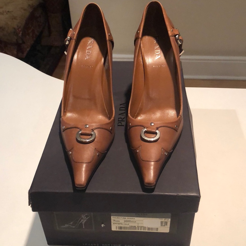 Prada leather brand new pumps 37.5